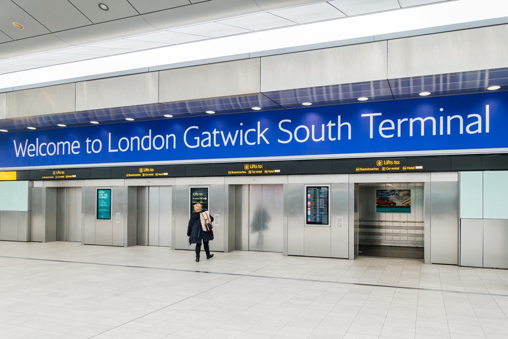 Gatwick Airport A Spotter's Paradise Station Cars Epsom